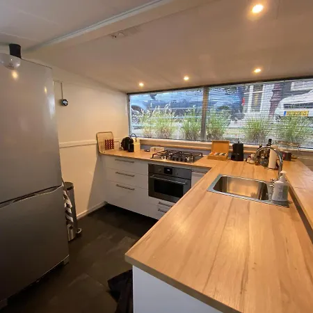 Houseboat Trijntje City Center Apartamento *