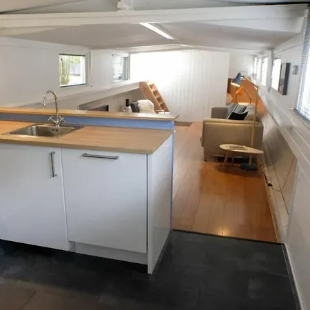Houseboat Trijntje City Center Apartamento Amesterdão